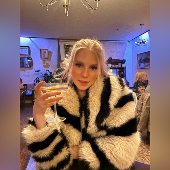 Avec Les Filles Faux Fur zebra cropped Coat - Picture 8 of 15